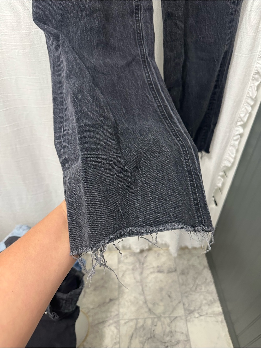 Old Navy Women's Black Wide-Leg Jeans - Picture 3 of 4